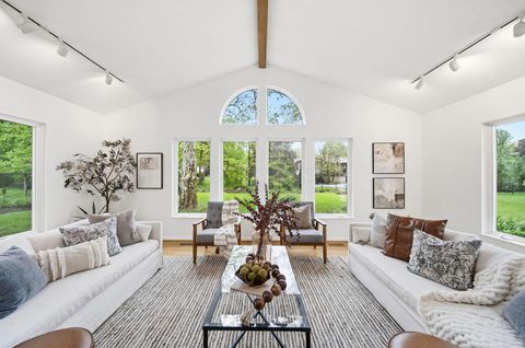 Photo of 912 Colony Way, Columbus, OH 43235 (MLS # 226014667)