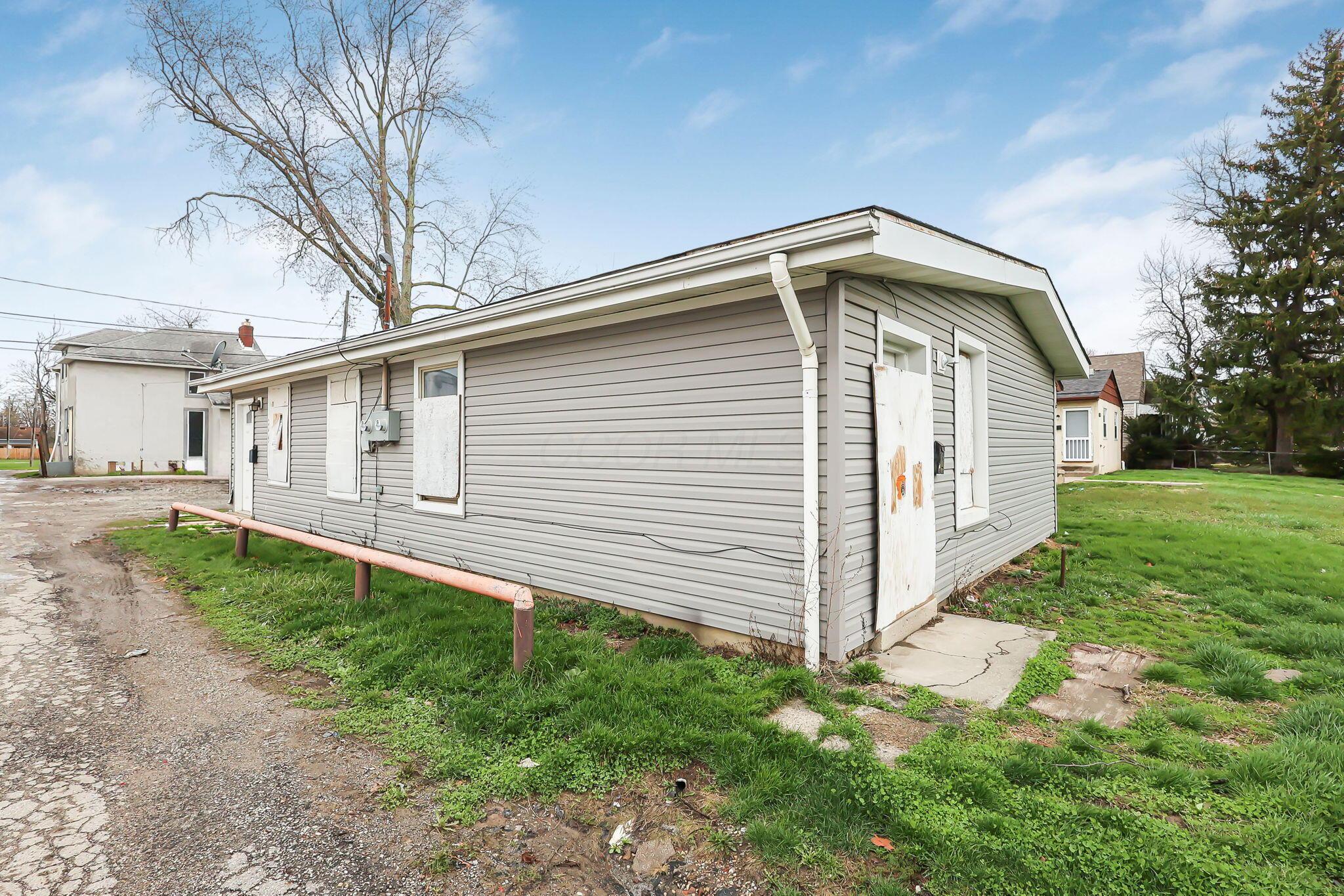 2445-2447 Hiawatha Street