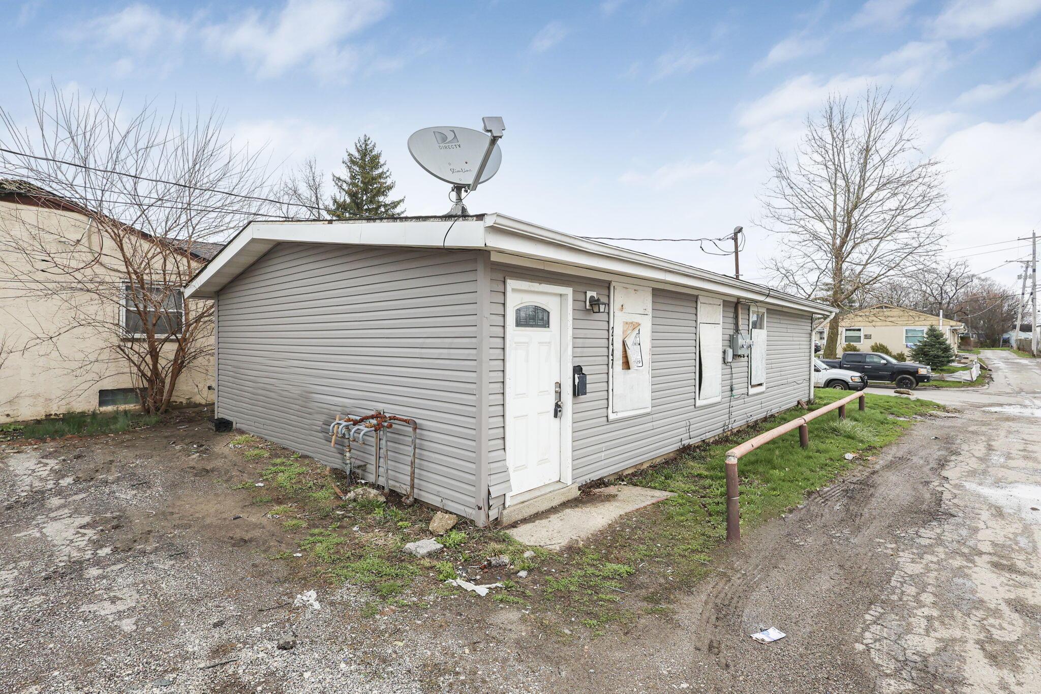 2445-2447 Hiawatha Street