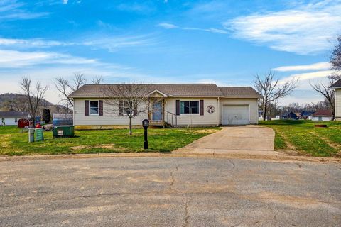 Photo of 3 Willow Creek Road, Chillicothe, OH 45601 (MLS # 226009882)