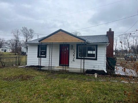 Photo of 3234 E Avenue, Columbus, OH 43207 (MLS # 226001259)