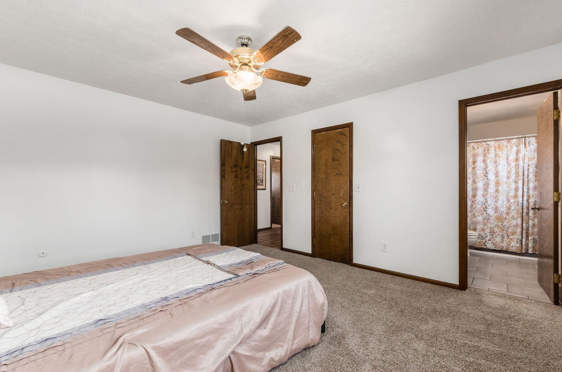 6204 Apache Way, Grove City, Ohio image 25