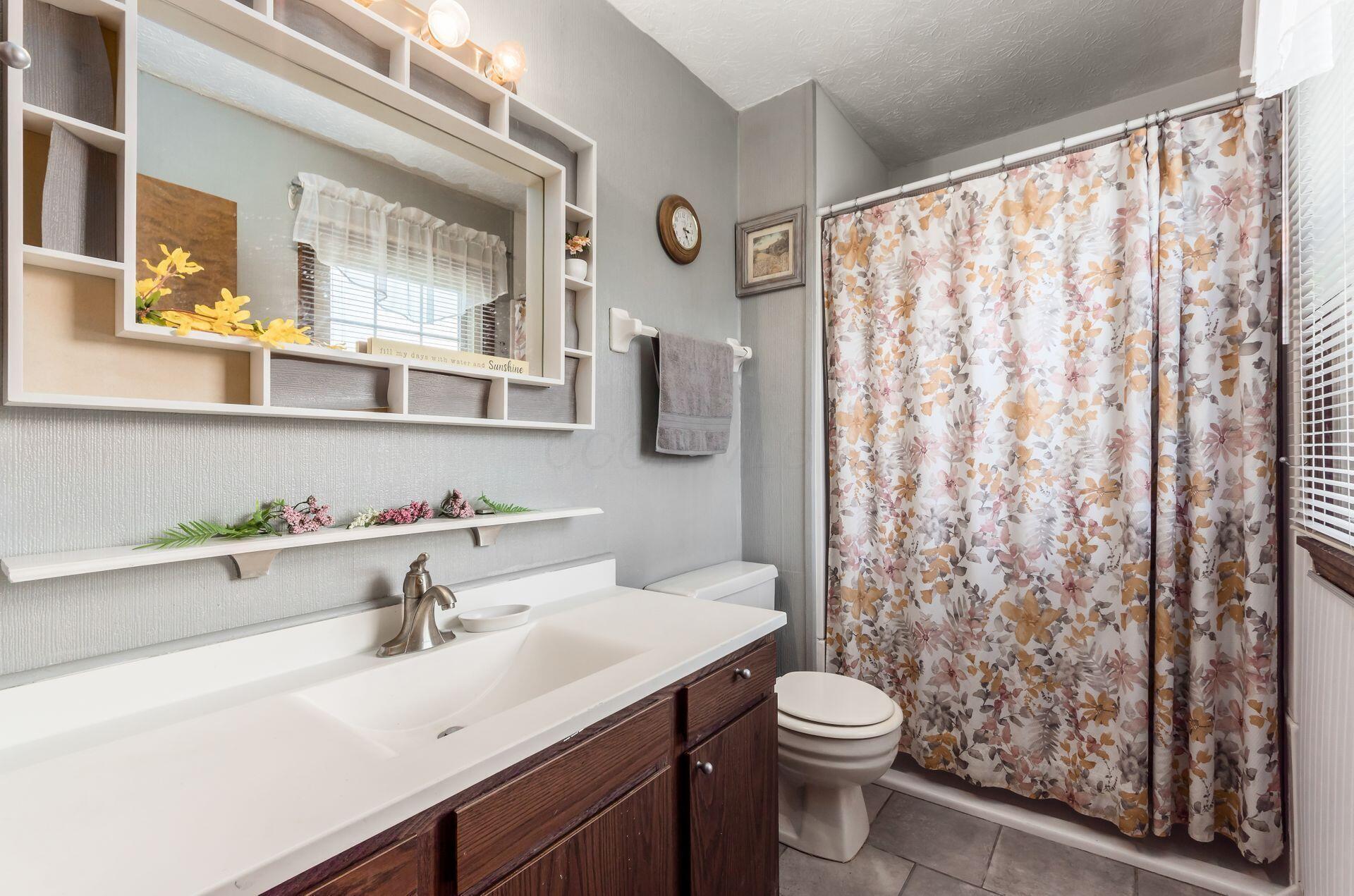 6204 Apache Way, Grove City, Ohio image 26