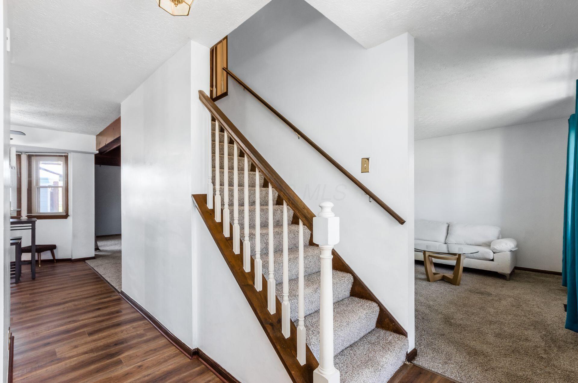 6204 Apache Way, Grove City, Ohio image 14