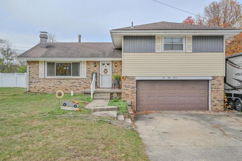 Photo of 557 Vale Road, Springfield, OH 45504 (MLS # 225042538)