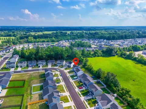 Tiny photo for 197 Chesapeake Circle, Springfield, OH 45505 (MLS # 225039652)