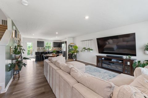 Tiny photo for 197 Chesapeake Circle, Springfield, OH 45505 (MLS # 225039652)