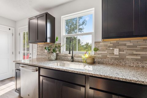 Tiny photo for 197 Chesapeake Circle, Springfield, OH 45505 (MLS # 225039652)