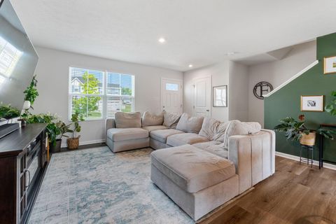 Tiny photo for 197 Chesapeake Circle, Springfield, OH 45505 (MLS # 225039652)