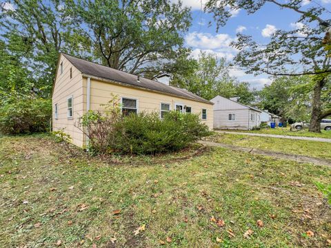 Tiny photo for 184 S Hampton Road, Columbus, OH 43213 (MLS # 225037438)