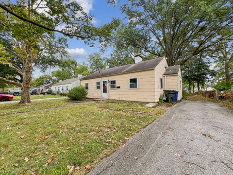 Tiny photo for 184 S Hampton Road, Columbus, OH 43213 (MLS # 225037438)