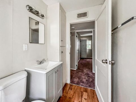 Tiny photo for 184 S Hampton Road, Columbus, OH 43213 (MLS # 225037438)