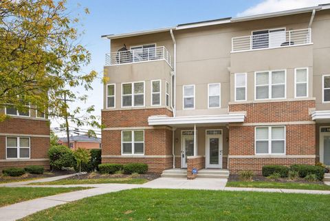 Photo of 1395 Upper Green Circle, Columbus, OH 43212 (MLS # 225040386)