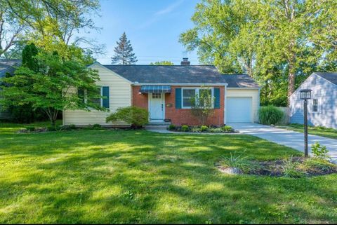 Photo of 353 Kenbrook Drive, Worthington, OH 43085 (MLS # 225045661)