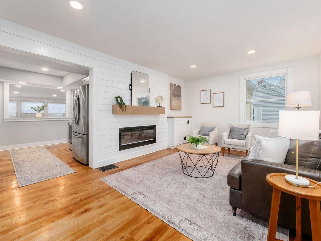 Photo of 353 Kenbrook Drive, Worthington, OH 43085 (MLS # 225045661)