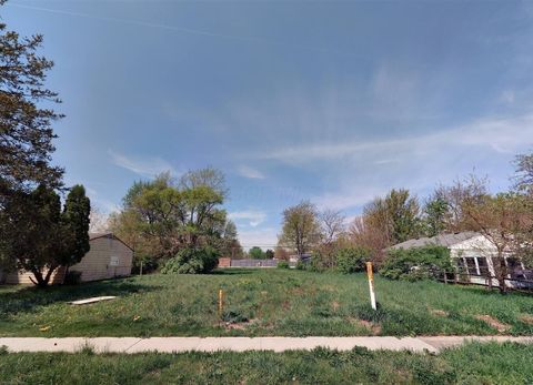 Photo of 3052 Fairwood Avenue, Columbus, OH 43207 (MLS # 225038441)