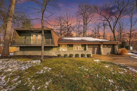 Photo of 2844 Wildwood Road, Columbus, OH 43231 (MLS # 225045974)