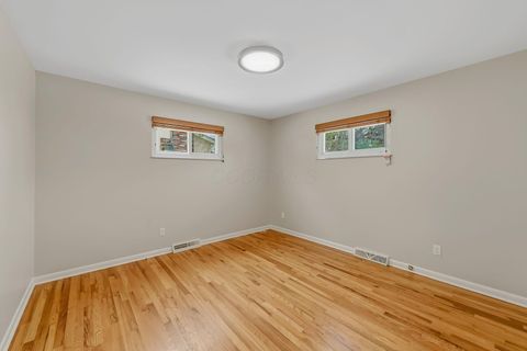 Tiny photo for 4271 Kenbury Place, Columbus, OH 43220 (MLS # 225045106)