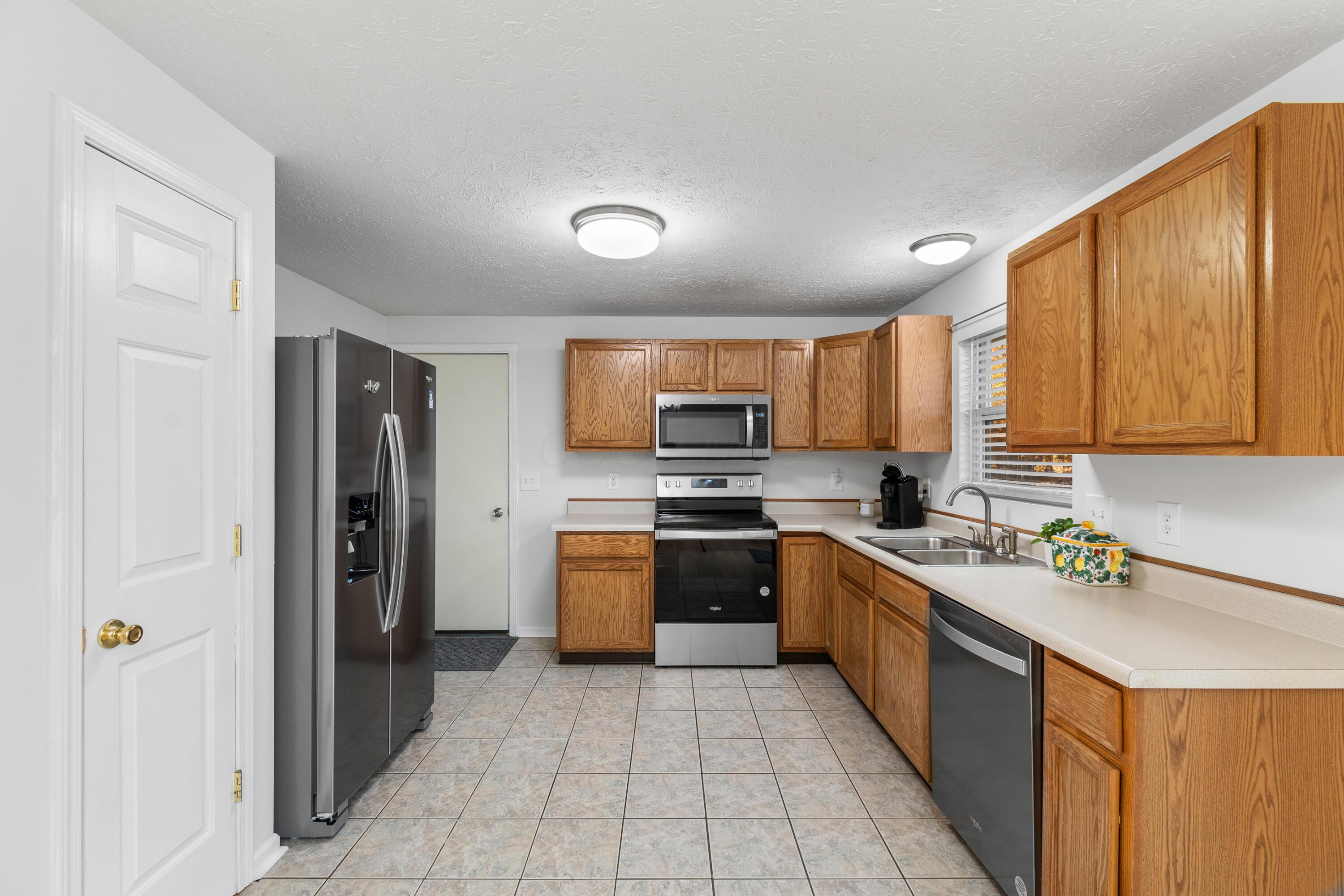2070 Cinnamon Drive, West Salem, Ohio image 9