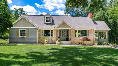 Photo of 1272 Country Club Drive, Zanesville, OH 43701 (MLS # 226025864)