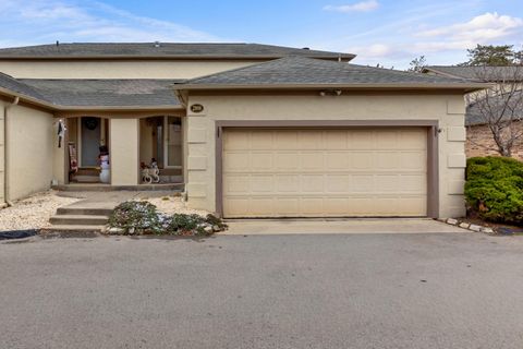 Tiny photo for 2800 Overview Court 2800B #2800B, Columbus, OH 43231 (MLS # 225045440)