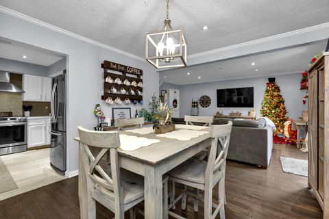 Tiny photo for 2800 Overview Court 2800B #2800B, Columbus, OH 43231 (MLS # 225045440)