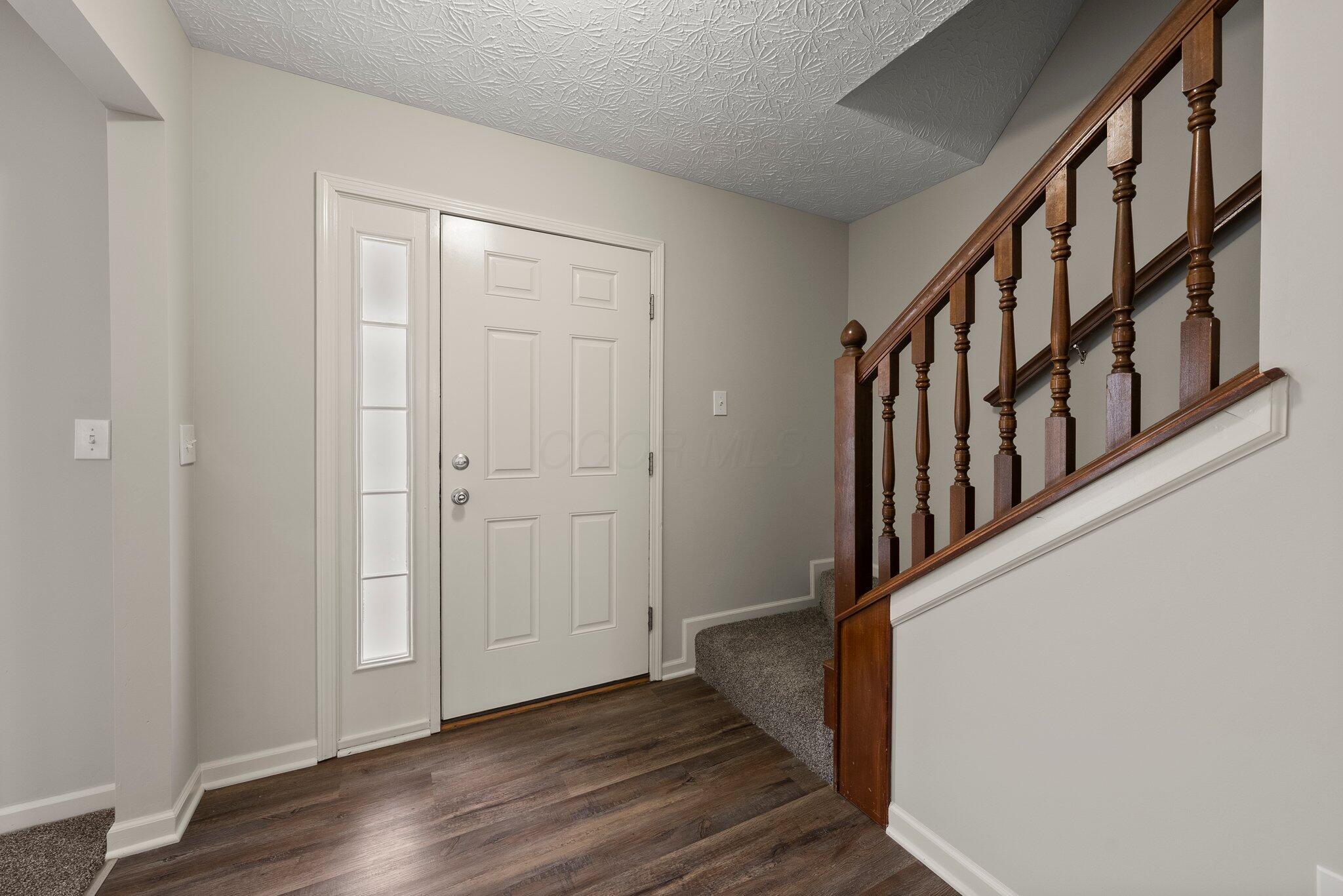 3024 Abbey Knoll Drive, Lewis Center, Ohio image 6