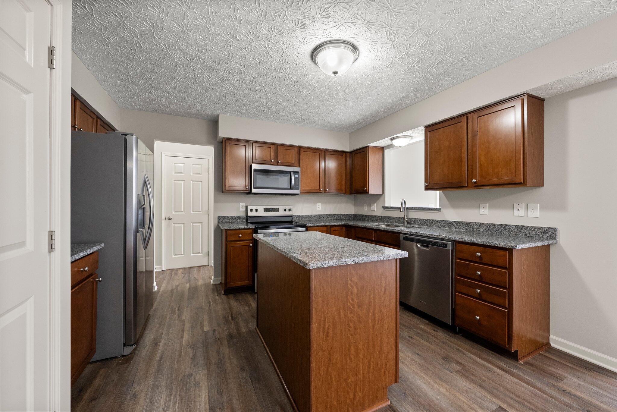 3024 Abbey Knoll Drive, Lewis Center, Ohio image 13