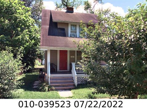 Photo of 1497 Myrtle Avenue, Columbus, OH 43211 (MLS # 226009222)