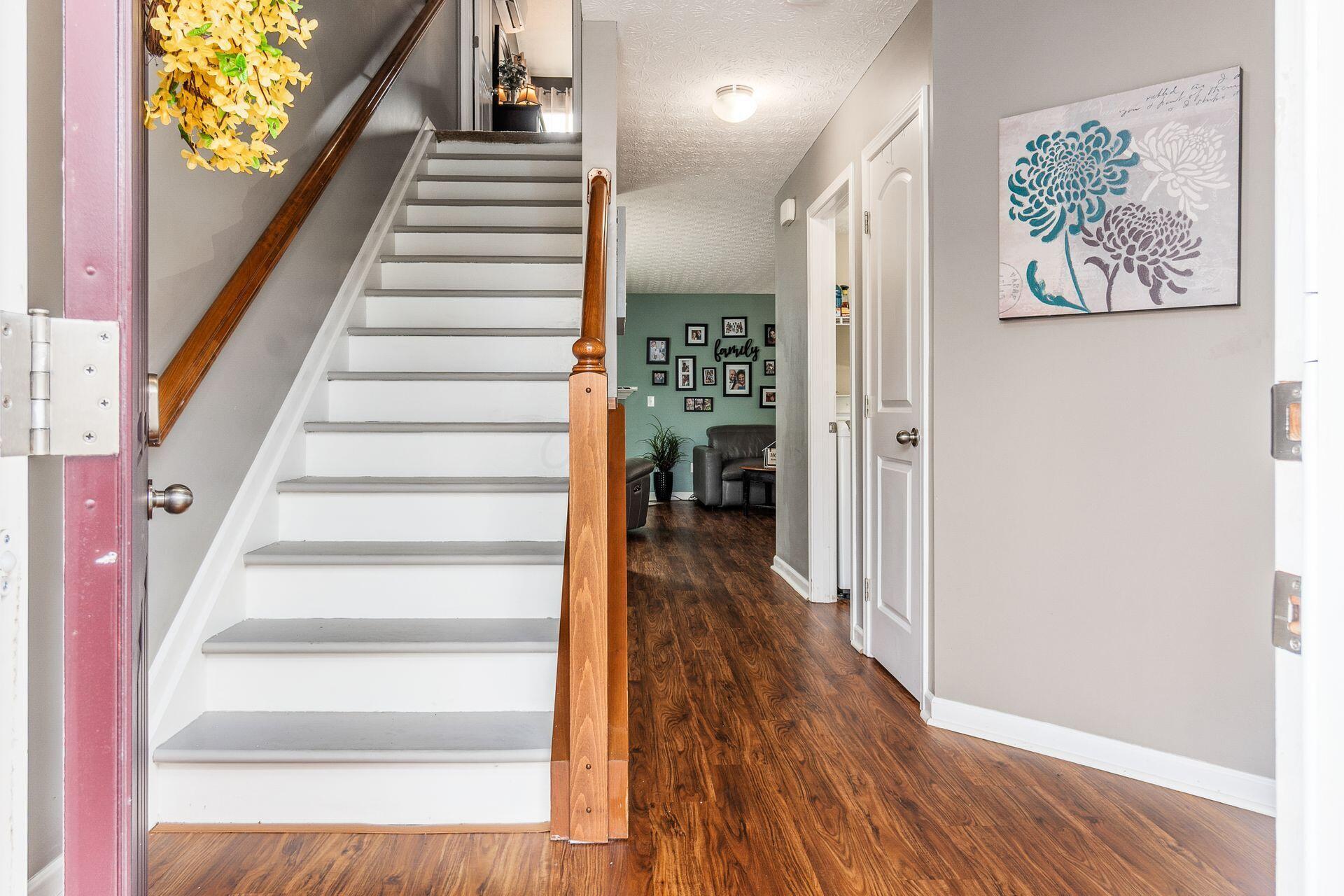 8674 Prairie Frost Lane, Lewis Center, Ohio image 3