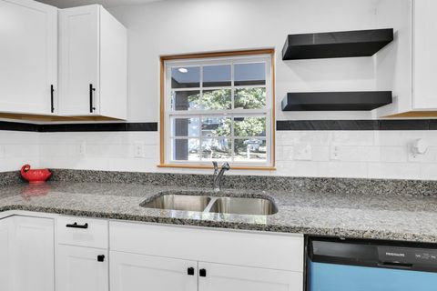 Tiny photo for 2625 Clybourne Road, Columbus, OH 43231 (MLS # 225037684)