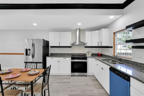 Tiny photo for 2625 Clybourne Road, Columbus, OH 43231 (MLS # 225037684)