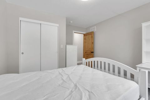 Tiny photo for 2625 Clybourne Road, Columbus, OH 43231 (MLS # 225037684)