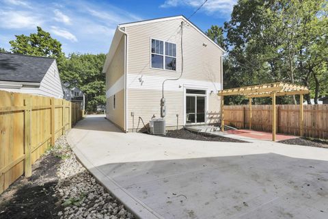 Tiny photo for 2625 Clybourne Road, Columbus, OH 43231 (MLS # 225037684)