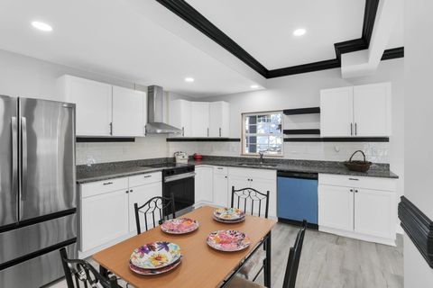 Tiny photo for 2625 Clybourne Road, Columbus, OH 43231 (MLS # 225037684)