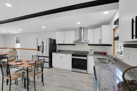 Tiny photo for 2625 Clybourne Road, Columbus, OH 43231 (MLS # 225037684)