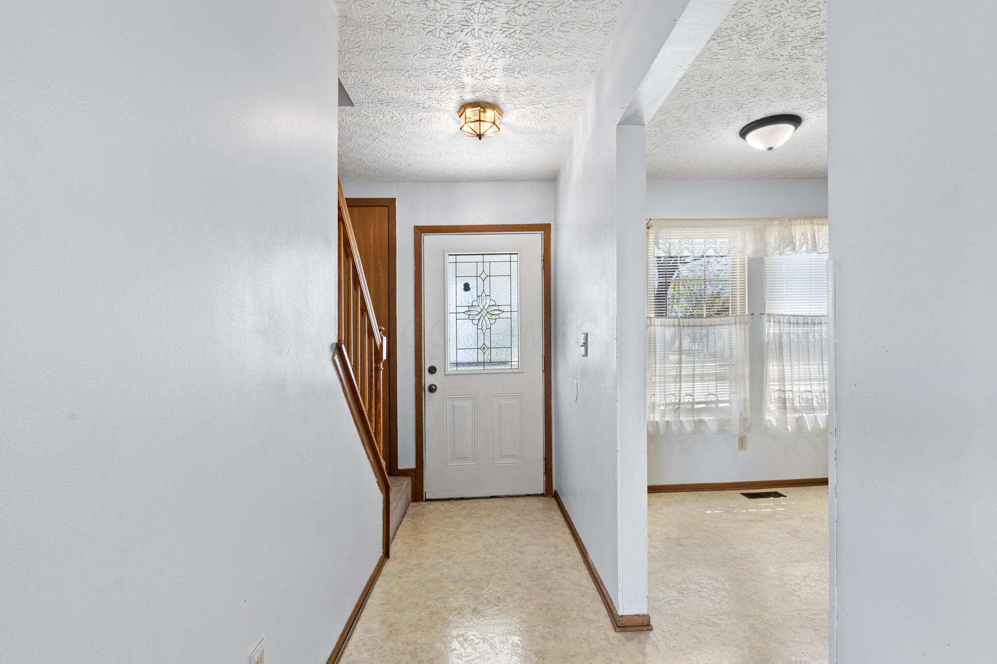 6806 Bennell Drive, Reynoldsburg, Ohio image 2
