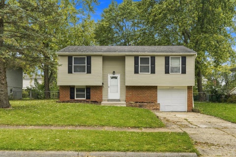 Photo of 3385 Castleton Street, Grove City, OH 43123 (MLS # 226039552)