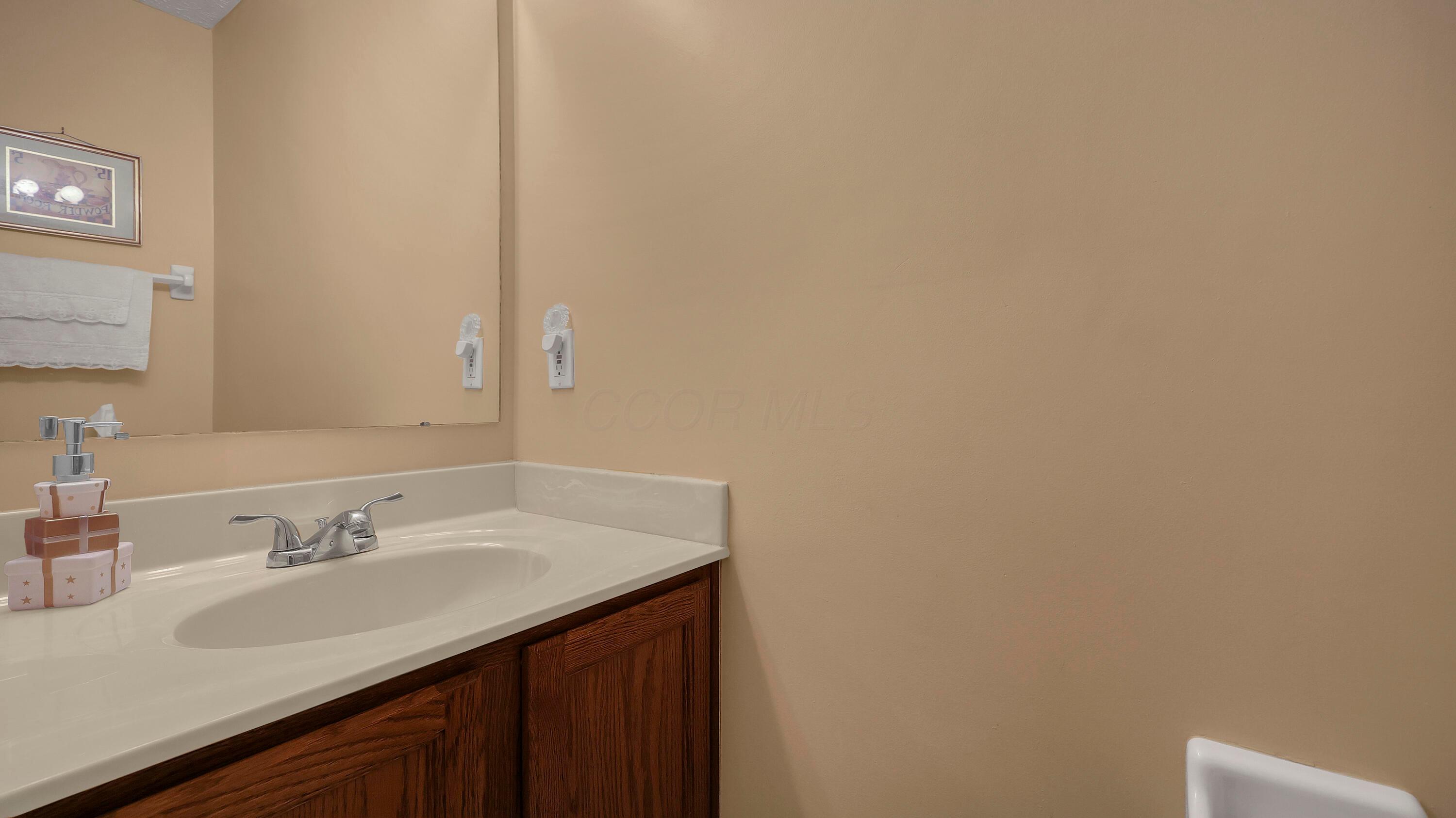 8827 Bergenia Court, Reynoldsburg, Ohio image 15