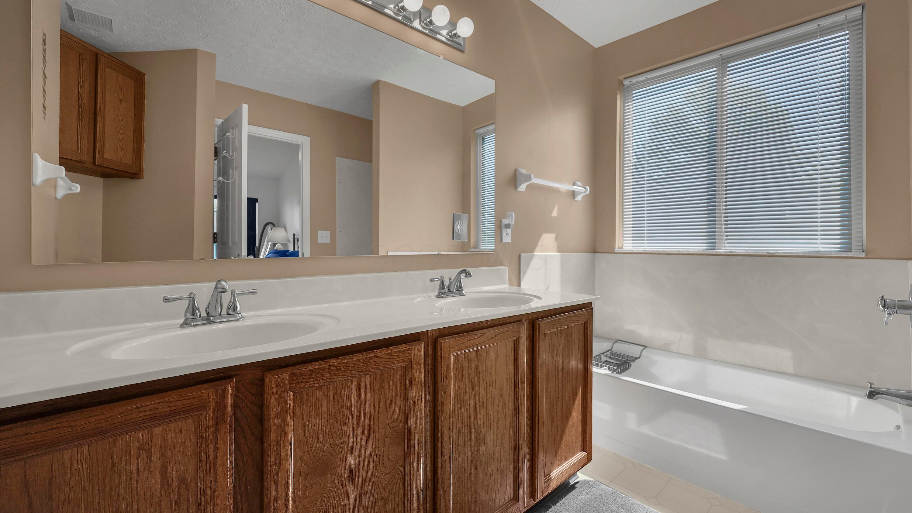 8827 Bergenia Court, Reynoldsburg, Ohio image 18