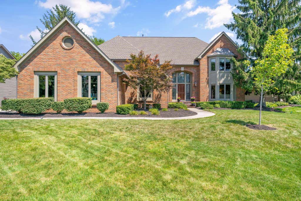 Photo of 6228 Inverurie Drive W, Dublin, OH 43017 (MLS # 226029947)