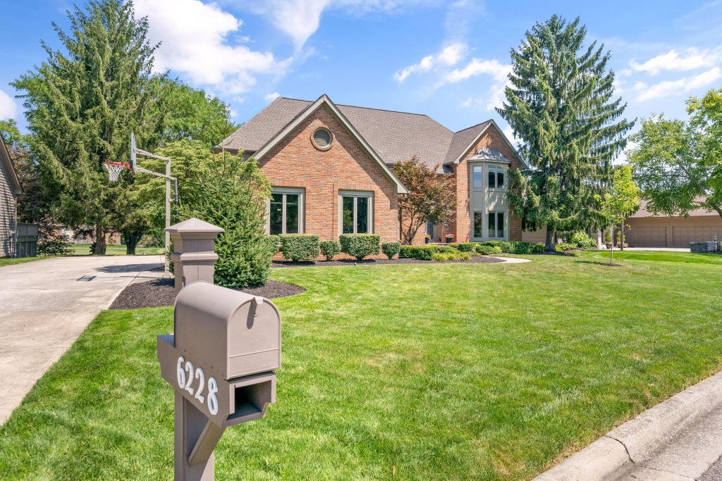 Photo of 6228 Inverurie Drive W, Dublin, OH 43017 (MLS # 226029947)