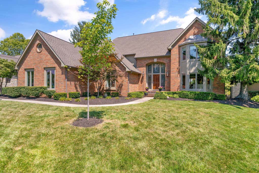 Photo of 6228 Inverurie Drive W, Dublin, OH 43017 (MLS # 226029947)