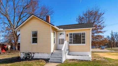 Photo of 2410 Marion Avenue, Zanesville, OH 43701 (MLS # 226005964)
