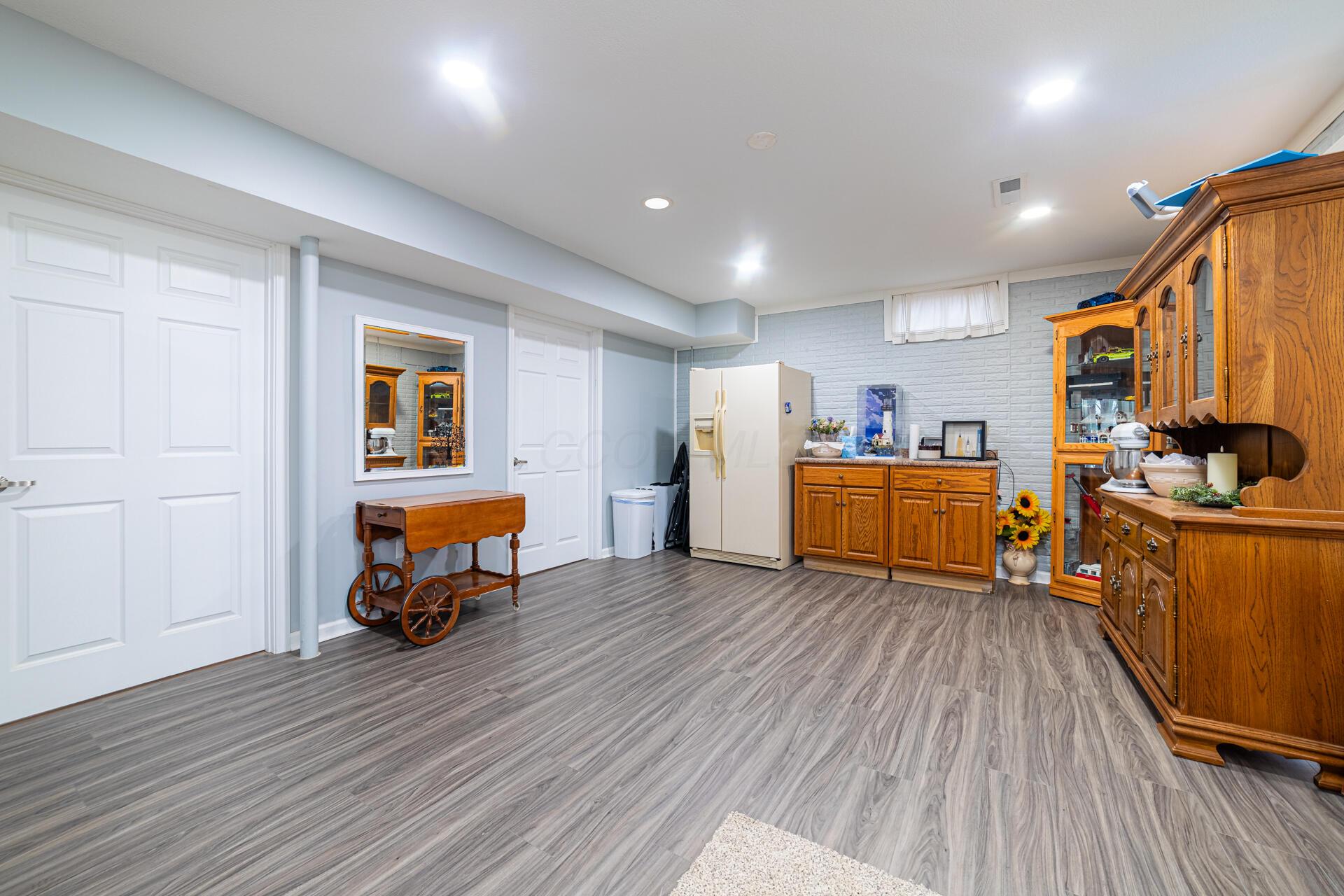 9431 Richards Road, Utica, Ohio image 28