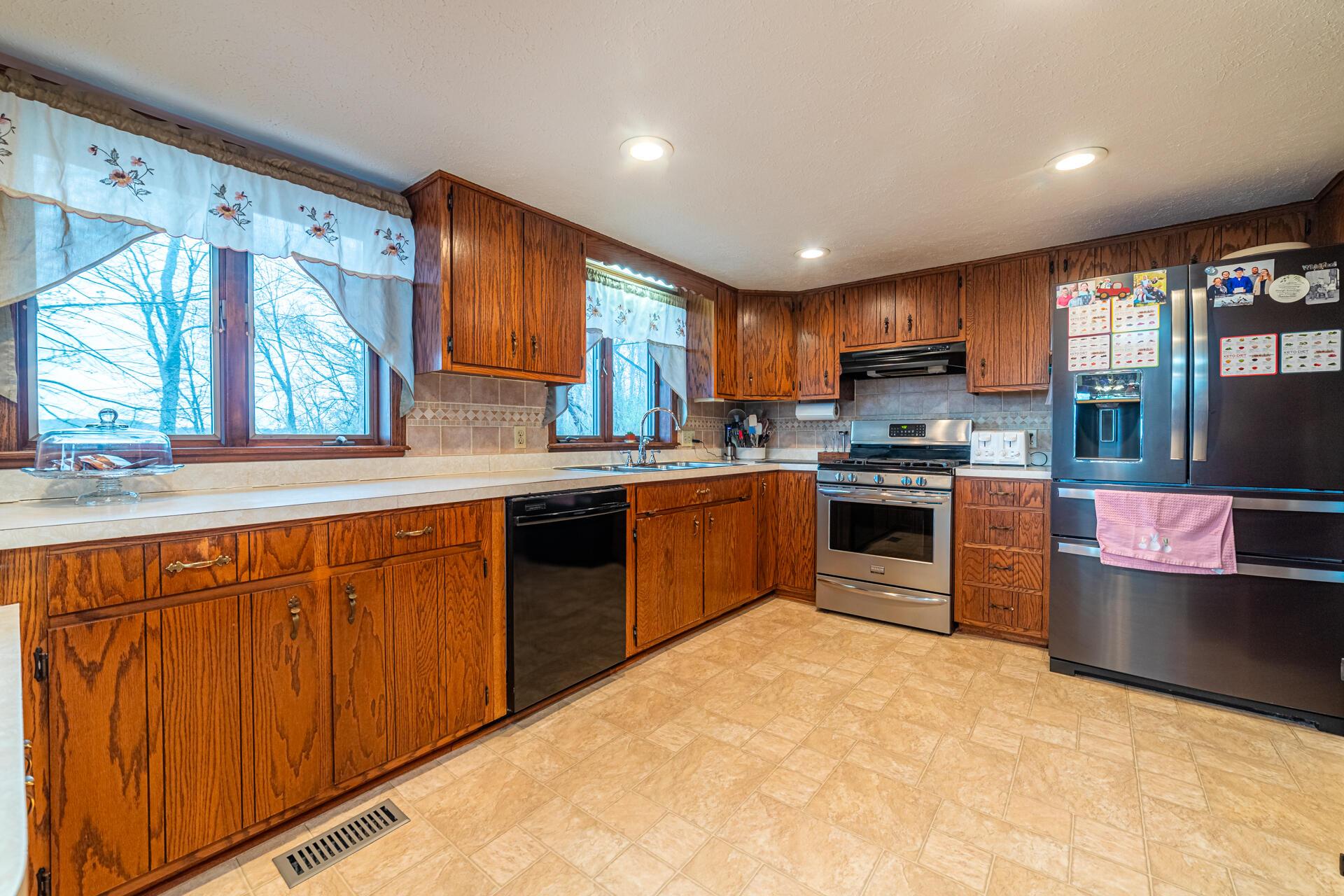 9431 Richards Road, Utica, Ohio image 14