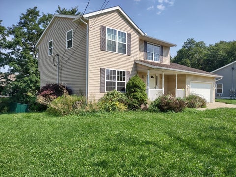 Photo of 1608 Spring Village Lane, Ontario, OH 44906 (MLS # 226033749)