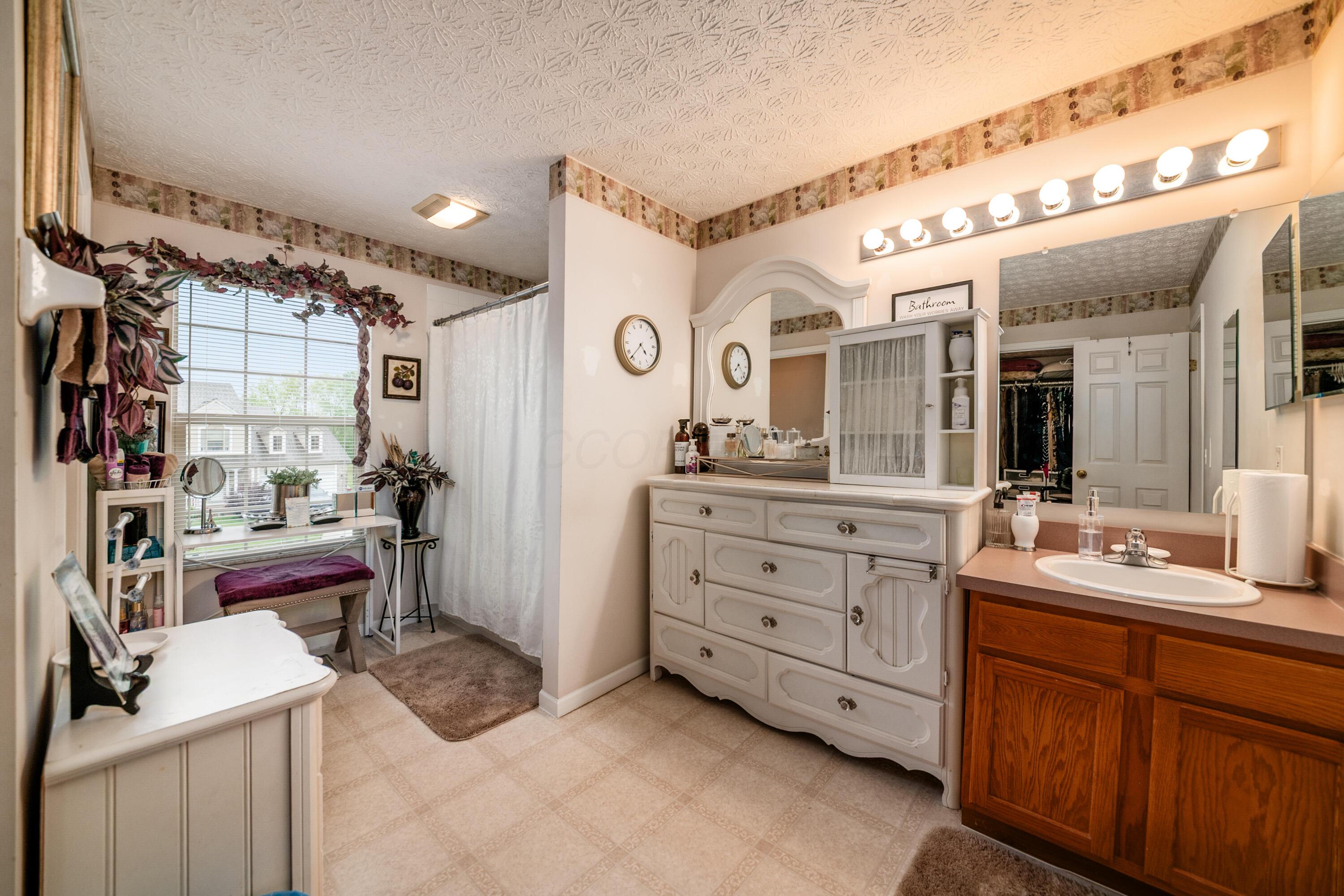 9019 Kingsley Drive, Reynoldsburg, Ohio image 33
