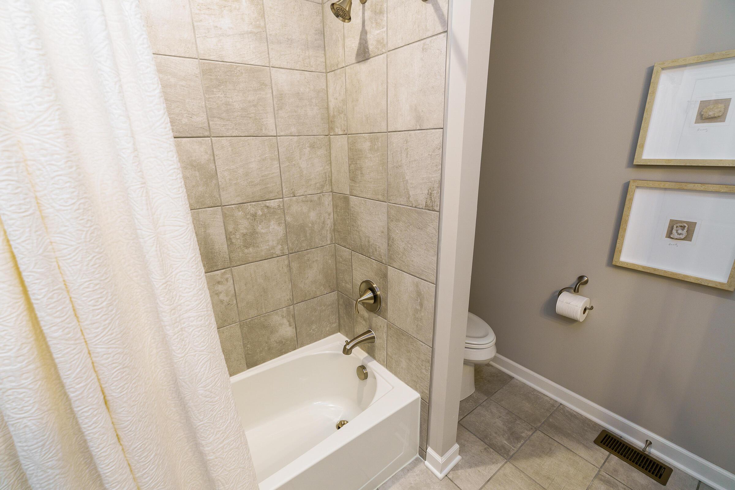 7445 Phoebe Lane, Powell, Ohio image 28