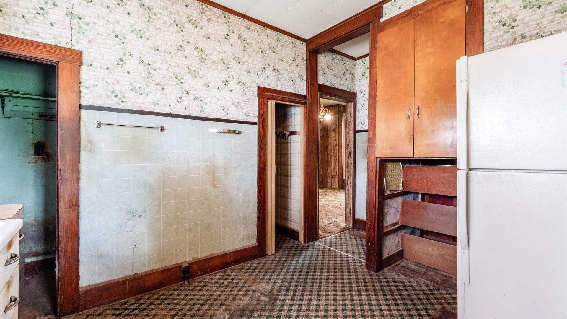 8045 Old Town Road, Roseville, Ohio image 12